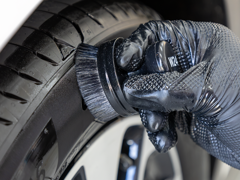 Aplikator szczotkowy do dressingów do opon W24 Tire Brush Aplicator